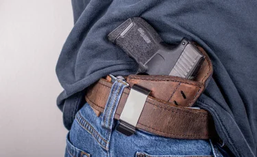 Мужчина открыл стрельбу во дворе жилого комплекса в Астане