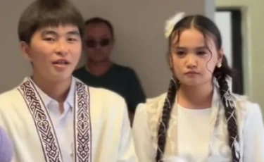 «Екеуі де бөпе ғой»: 2007 жылғы жас жұбайлардың тойы қызу талқыға түсті