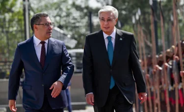 Токаев и Жапаров встретились в резиденции в Бишкеке