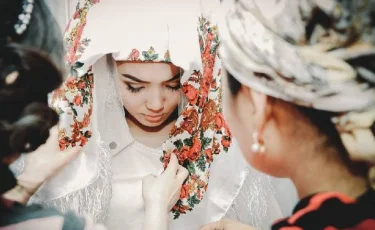 «Қызыңның сүйегін алып кет»: Тұрмысқа шыққан жас қыз үш күннен кейін қайтыс болды