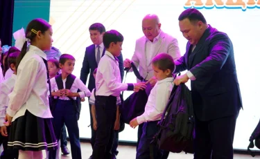 Түркістанда “Мектепке жол” акциясы аясында 500-ден аса бала қолдауға ие болды