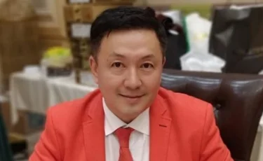 «Өмірімде бір әттеген-ай бар»: Рахман Омар балалары бір-бірімен араласпайтынын айтты