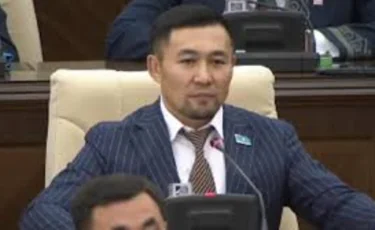 Мәжіліс депутаттарға мінберден анасын құттықтауға рұқсат берді