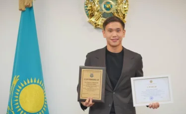 Вратарю Шерхану Калмурзе вручили ректорский образовательный грант