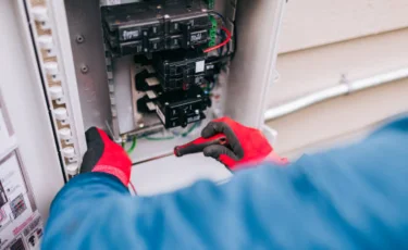 Қызылордада мүгедек анасын жалғыз өзі асырап отырған ер адамды жұмыс барысында тоқ соғып, көз жұмды