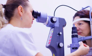 Запретили «зубы» — пошли «глаза»: куда теперь казахстанцы выводят пенсионные?