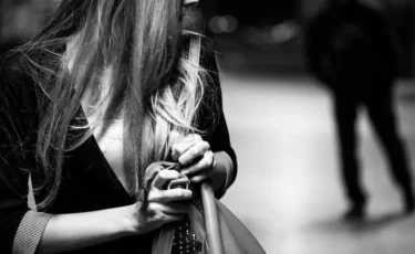 В Казахстане впервые возбудили дела за сталкинг и принуждение к браку