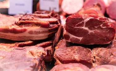 Депутат разоблачил цепочку прибыли: мясо дорожает, фермеры беднеют