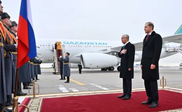 В Москве встречали Токаева с почетным караулом и оркестром