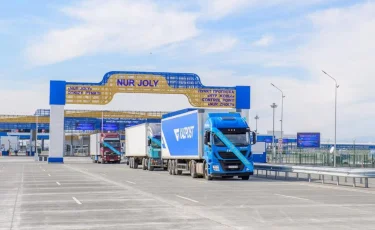 Казахстанские фуры застряли на границе Китая