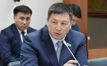 Алматы в пробках: депутат требует продлить Абая и построить новые трассы