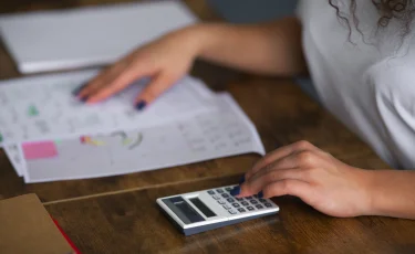 Тарифы растут, контроль запаздывает: аудит раскритиковал работу КРЕМ