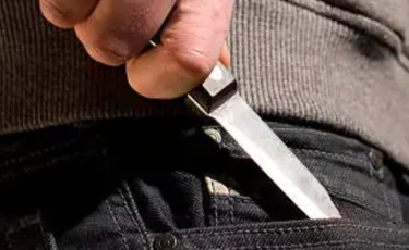 В Алматы студент напал на преподавателя с ножом