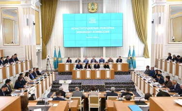 Новые правила передачи власти: какие изменения готовят в Конституции Казахстана