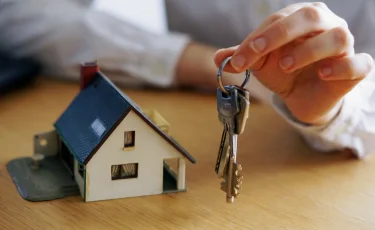 В Казахстане за месяц продажи жилья упали почти вдвое