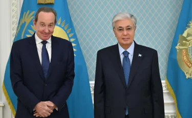 Токаев обсудил с Фостером открытие авиарейсов в США