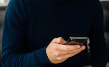 Мошенники атакуют казахстанцев через SMS с номера 1414