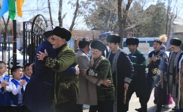 Түркістан облысының аудан-қалаларында көрісу күніне орай челлендж өтті