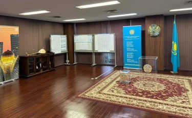 Референдум: Ең алғашқы дауыс беруші Токиода өз таңдауын жасады