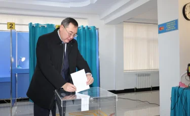 Перемены начинаются с личной ответственности»: аким Алматинской области проголосовал на референдуме