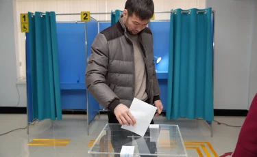 Шавкат Рахмонов Қонаев қаласында дауыс берді