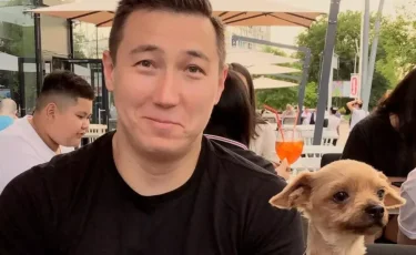 Әнші Рахат Тұрлыханов отбасылық жанжалдан кейін полицияға жеткізілді