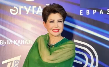 «Екі қызды бауырыма бастым»: Роза Рымбаева ел білмейтін сырымен бөлісті