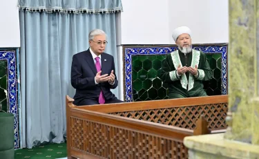 Президент Қасым-Жомарт Тоқаев Қожа Ахмет Ясауи кесенесіне зиярат етті