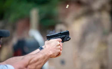 Стрельба во дворе: в Усть-Каменогорске ранили сотрудника полиции