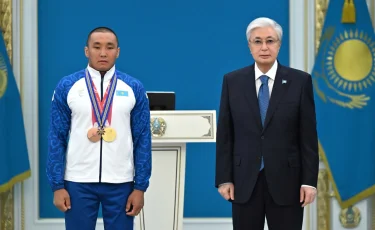 Президент лично наградил чемпиона Паралимпийских игр Ербола Хамитова