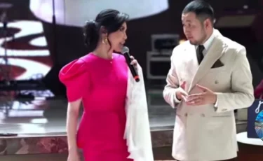 «Бас киімді беруге болмайды»: Жазира Байырбекова келінінің орамалын сатып, сынға қалды