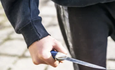 В Атырау таксист ранил пассажира ножом после конфликта