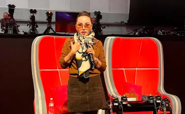 «Қайтадан ішетін болсаңдар, бармаңдар»: Баян Алагөзова Меккеге барып, кейін өзгермейтіндерді сынады