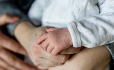 Мать пыталась продать новорожденную дочь за 800 тысяч тенге в Павлодаре