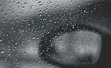 Грозы, град и сильный ветер: синоптики предупреждают о непогоде по всему Казахстану