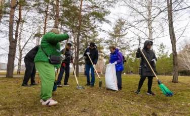 Чистили улицы, дворы и общественные пространства: итоги субботника в Усть-Каменогорск