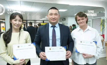 Қарағанды мемлекеттік қызметшілері «Кітап оқитын ұлт» жобасында жоғары кітап оқу мәдениетін көрсетті