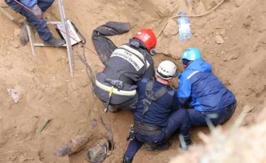 Павлодарда топырақ опырылып, екі адам мерт болды