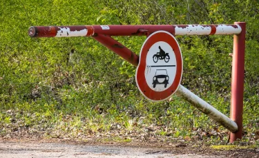 Пожары в жилых домах: в Казахстане могут разрешить ломать шлагбаумы ради спасения людей