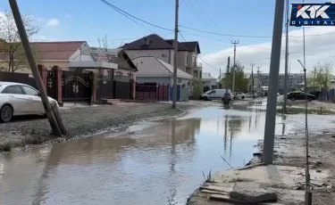 Атырауға қалыпты мөлшерден тыс жауын жауып, қаланы су басты