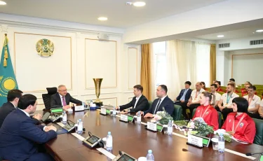 Бейбит Исабаев принял десятикратных чемпионов страны – волейболисток команды «Жетісу»