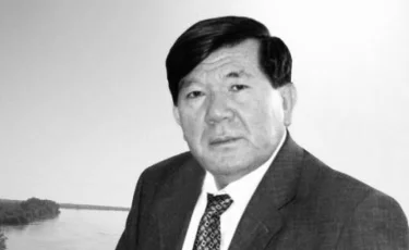 Скончался известный казахский поэт Мухтар Шаханов