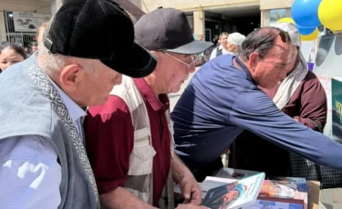 Түркістанда 120 дана кітап тегін таратылды