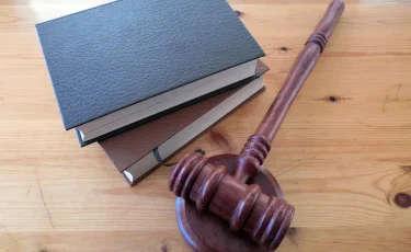 Таразда әйел өзін скотчпен байлап, шабуылды қолдан ұйымдастырған