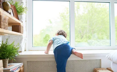 Соңғы 3 жылда 100-ден астам бала терезеден құлап, көз жұмған