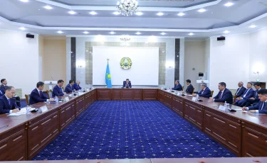 Олжас Бектенов көктемгі егіс жұмыстарын аяқтау және АӨК-ті дамыту мәселелері жөнінде кеңес өткізді