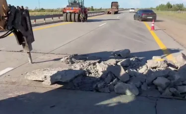 Из-за жары на трассе Астана — Павлодар повредилось дорожное покрытие