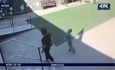 В Актобе ребенка с аутизмом столкнули с лестницы в частной школе