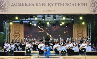 Ұлттық домбыра күні: Жетісуда домбырашылар әлем музыканттарымен бірге «Әлқиса» күйін орындады
