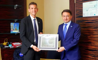 Жаслан Мадиев провел встречу с главой NASA Джаредом Айзекманом на Байконуре